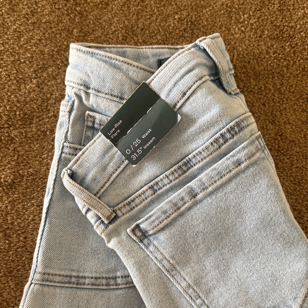 NWT Wild Fable Light Blue Exposed Button Flare Jeans Size 0 - Picture 3 of 7